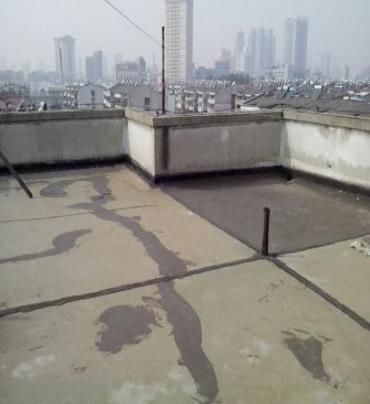 河津漏水维修 楼顶漏水是什么原因，楼顶漏水维修方法是什么?